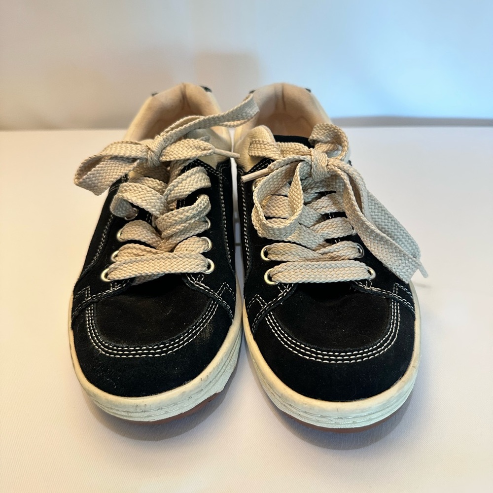 Black Simple OS Sneaker - Excellent condition - 6M8W